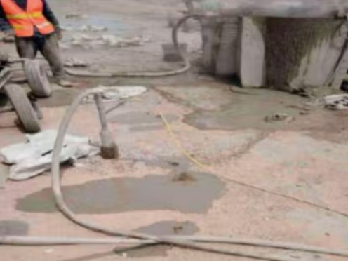 曲沃水泥混凝土路面板底注浆技术 路面脱空注浆整治方案