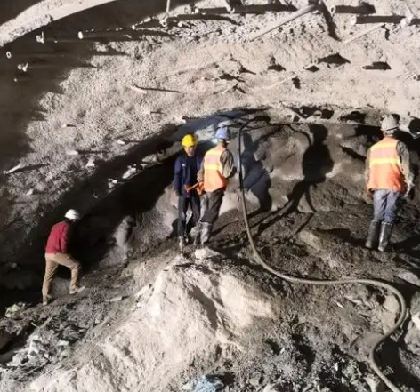 曲沃拱顶带模注浆料的施工流程及注意事项